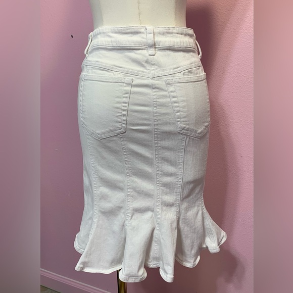 VTG Guess White Denim Skirt With Flared Mermaid-Style Bottom size 24 - Picture 2 of 10